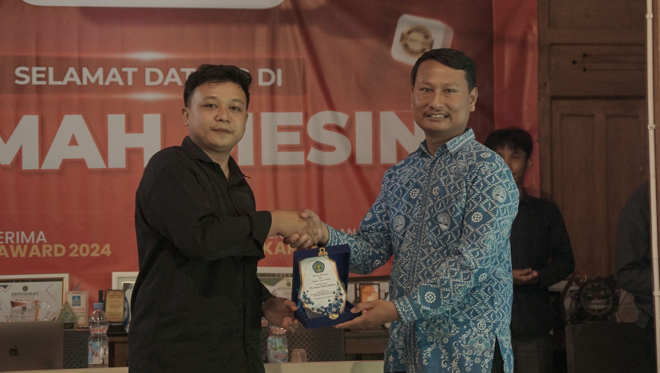 Penyerahan Plakat Kenag Kenangan
