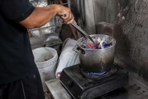 proses melelehkan plastik manual