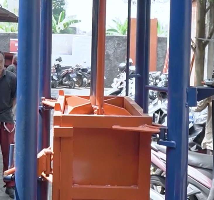 penggunaan mesin pres cocofiber