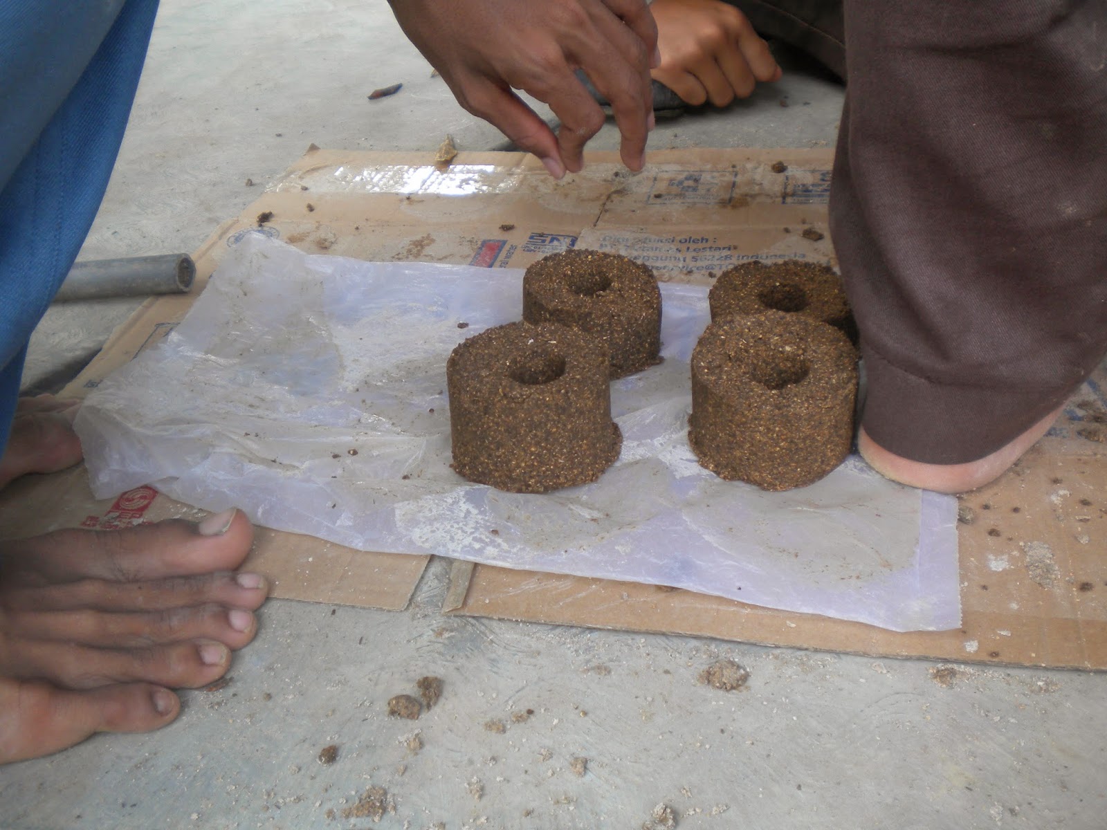 Cara Membuat Briket Serbuk Kayu  Dengan Mudah Distributor 