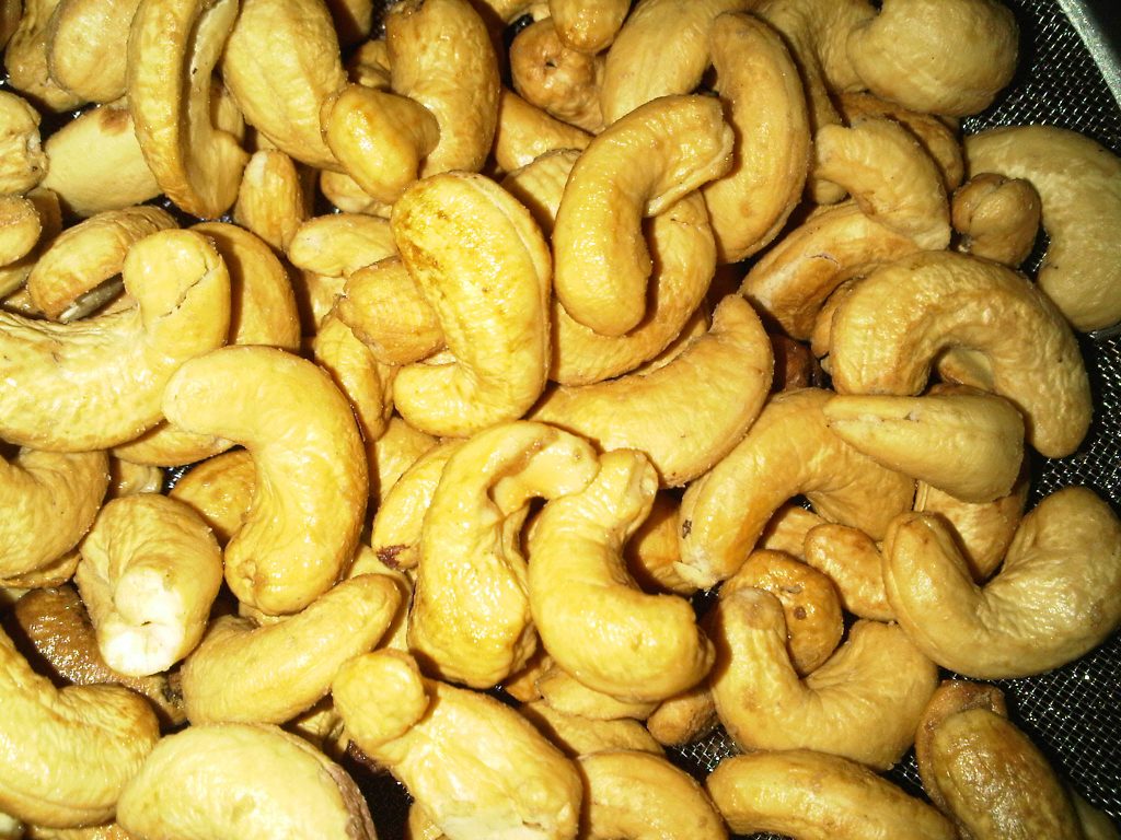cara menggoreng kacang mete