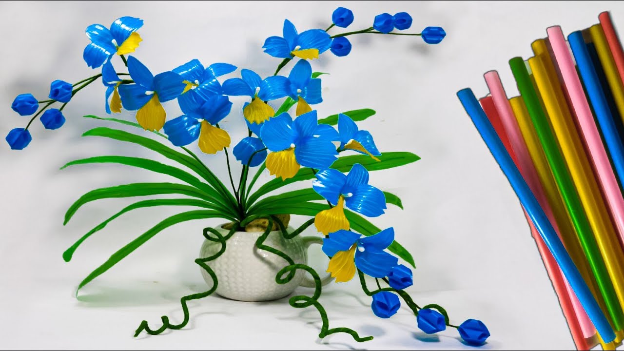 Bunga anggrek dari sedotan