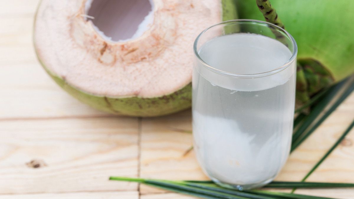 cara mengupas batok kelapa