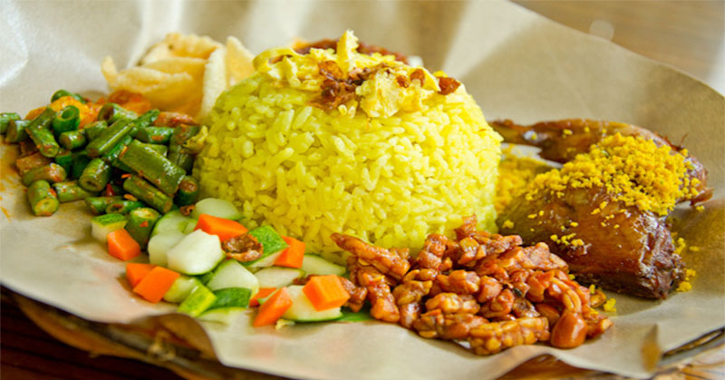 nasi uduk kuning