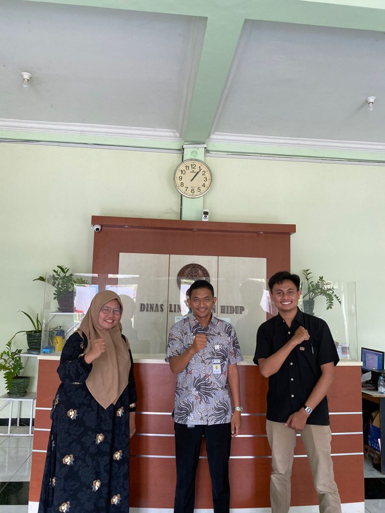 CV Rumah Mesin Melakukan Serah Terima Mesin Pencacah Plastik dengan DLH Jepara