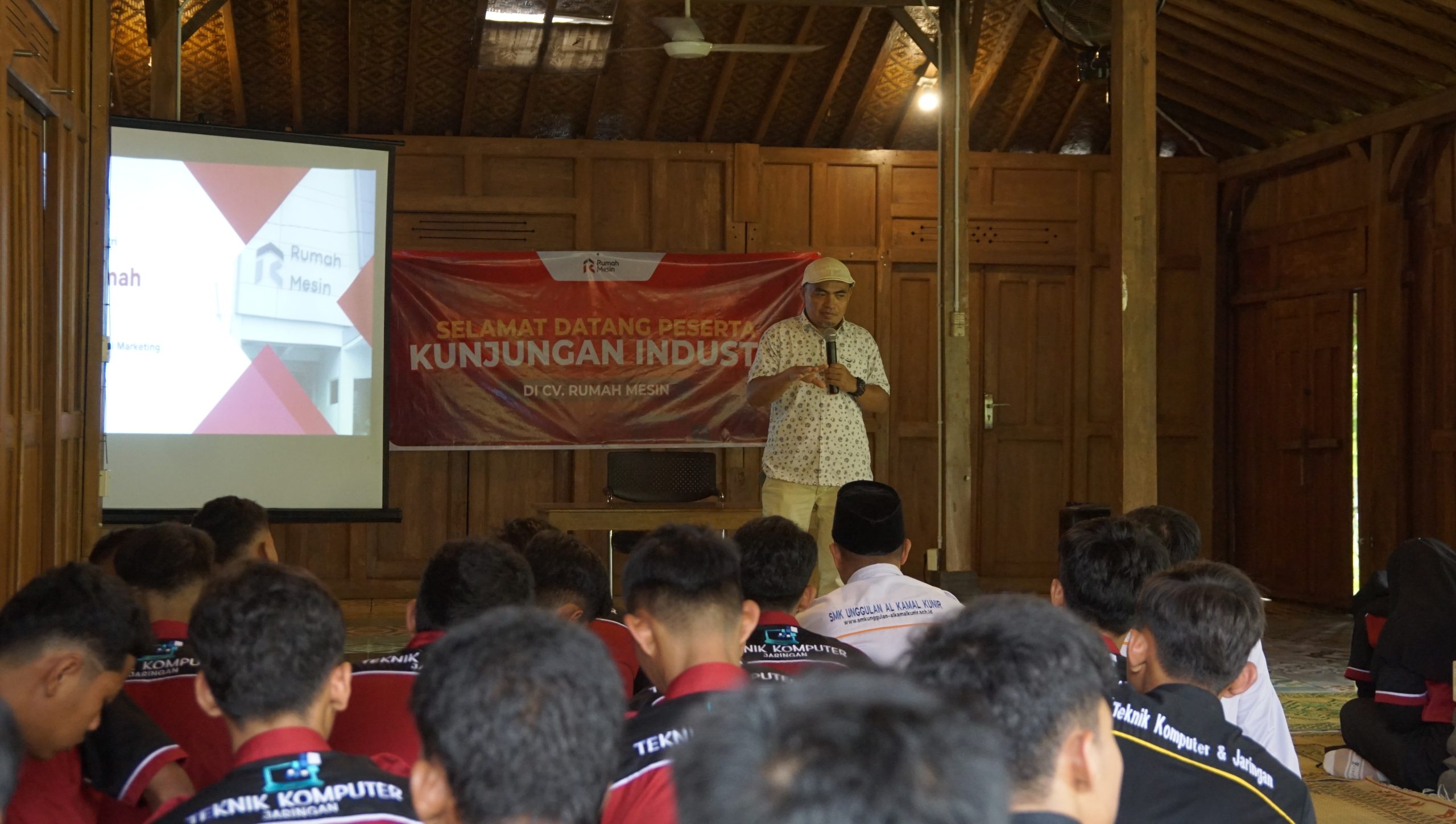 Kunjungan Industri SMK Unggulan Al Kamal Kunir Blitar ke CV Rumah Mesin