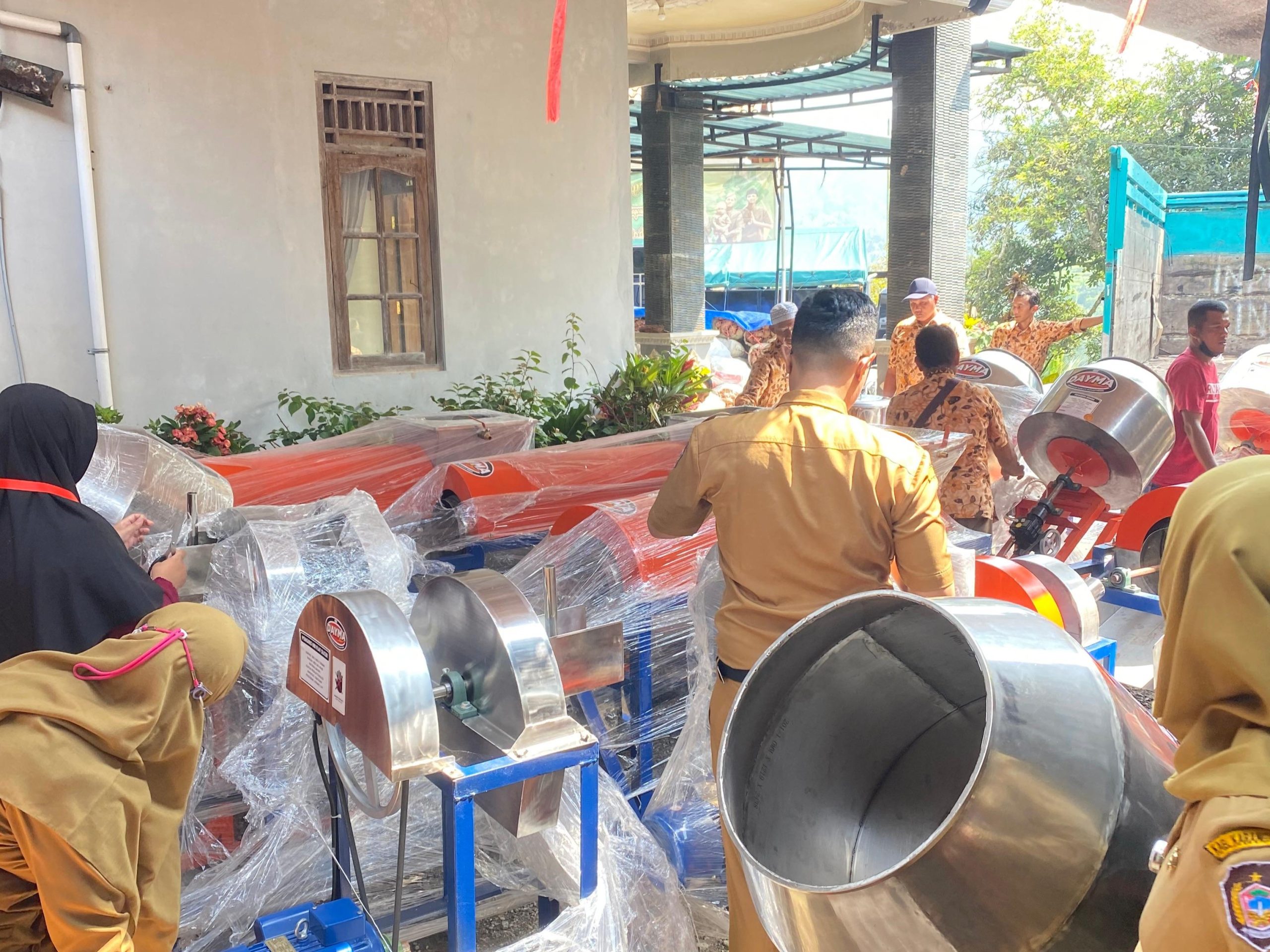Penyerahan Mesin Pengolah Ubi Untuk IKM Karanglo
