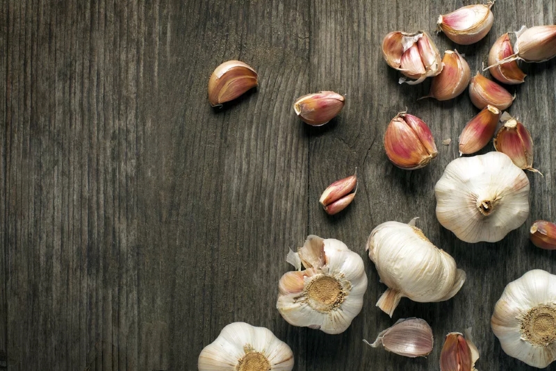 cara mengupas bawang