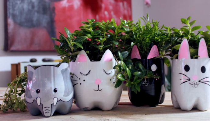 Kerajinan dari Plastik Bekas