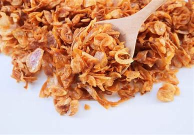 cara menghilangkan minyak pada bawang goreng