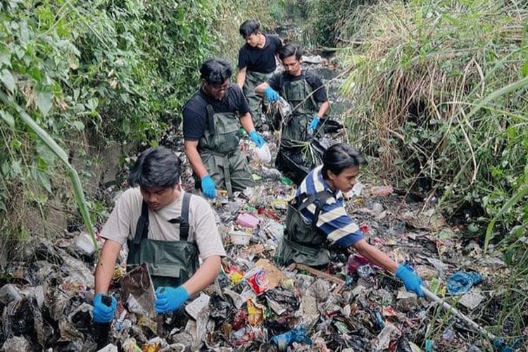 cara mengurangi sampah plastik di lingkungan rumah