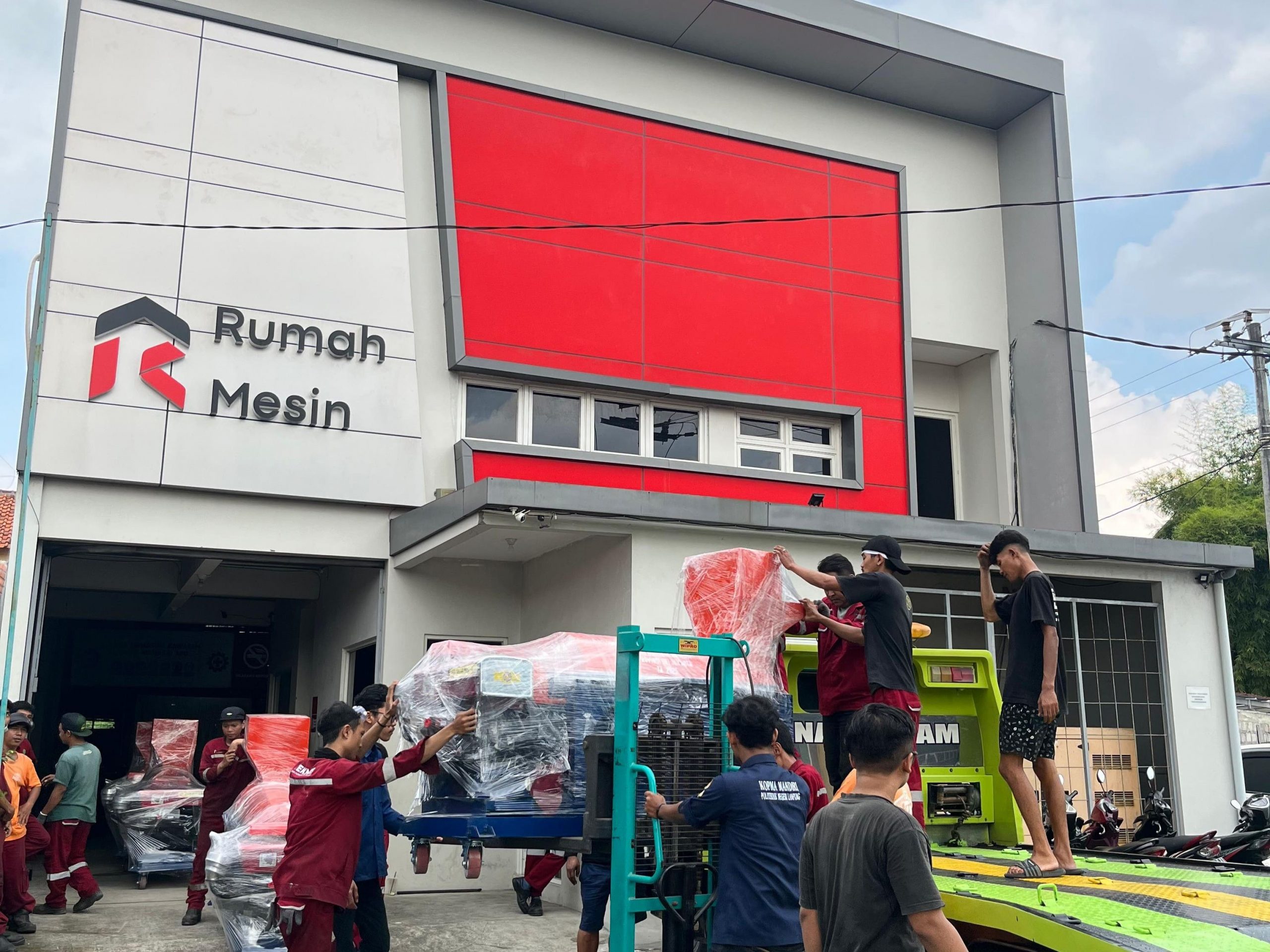 Suasana Prepare Mesin Untuk Dikirim