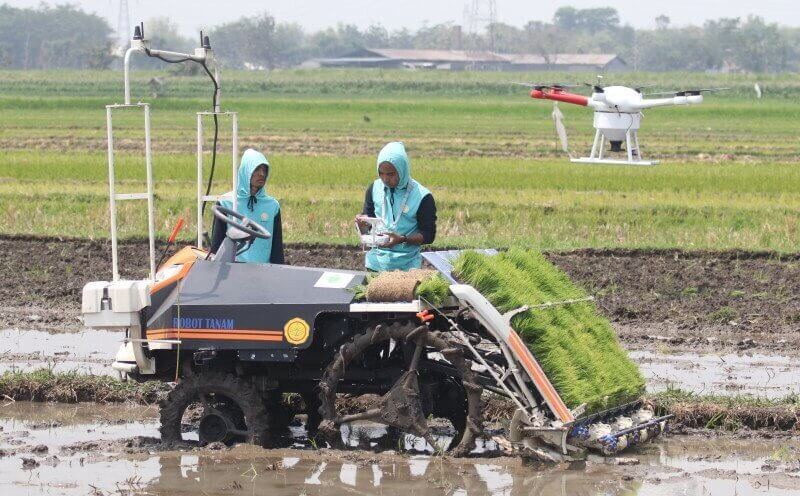 mesin pertanian modern