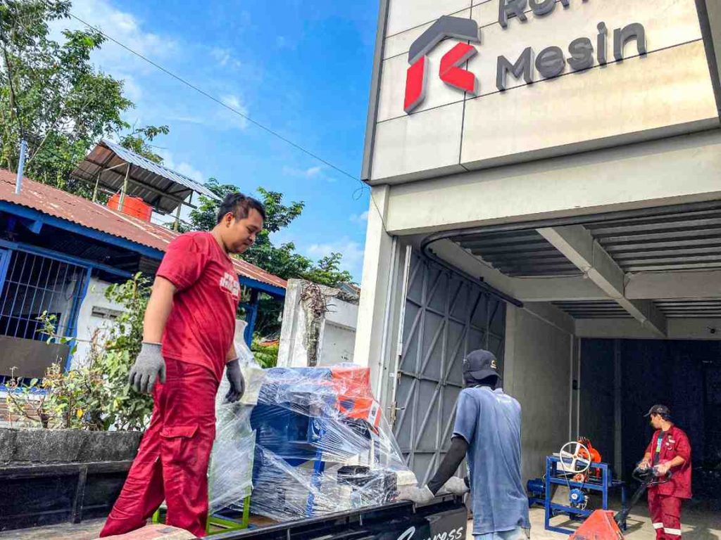 Pengiriman Mesin Pertanian ke Tenggarong