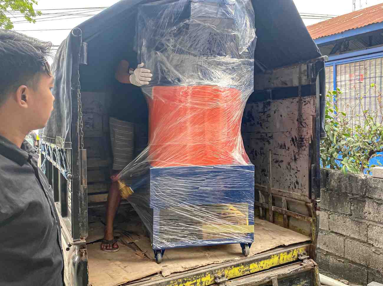Proses Muat Mesin Peleleh Plastik