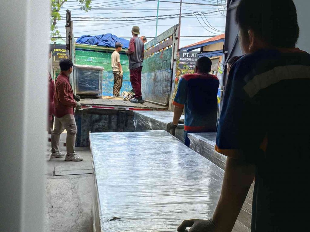 Pengiriman Meja Stainless ke SPPG Planjan
