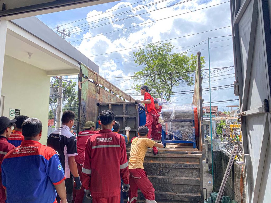 Pengiriman Mesin Pengolahan Limbah ke Banjarmasin