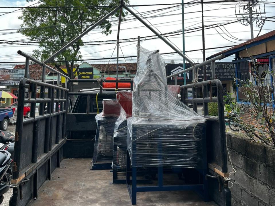 Pengiriman Mesin Pengupas Kelapa Muda