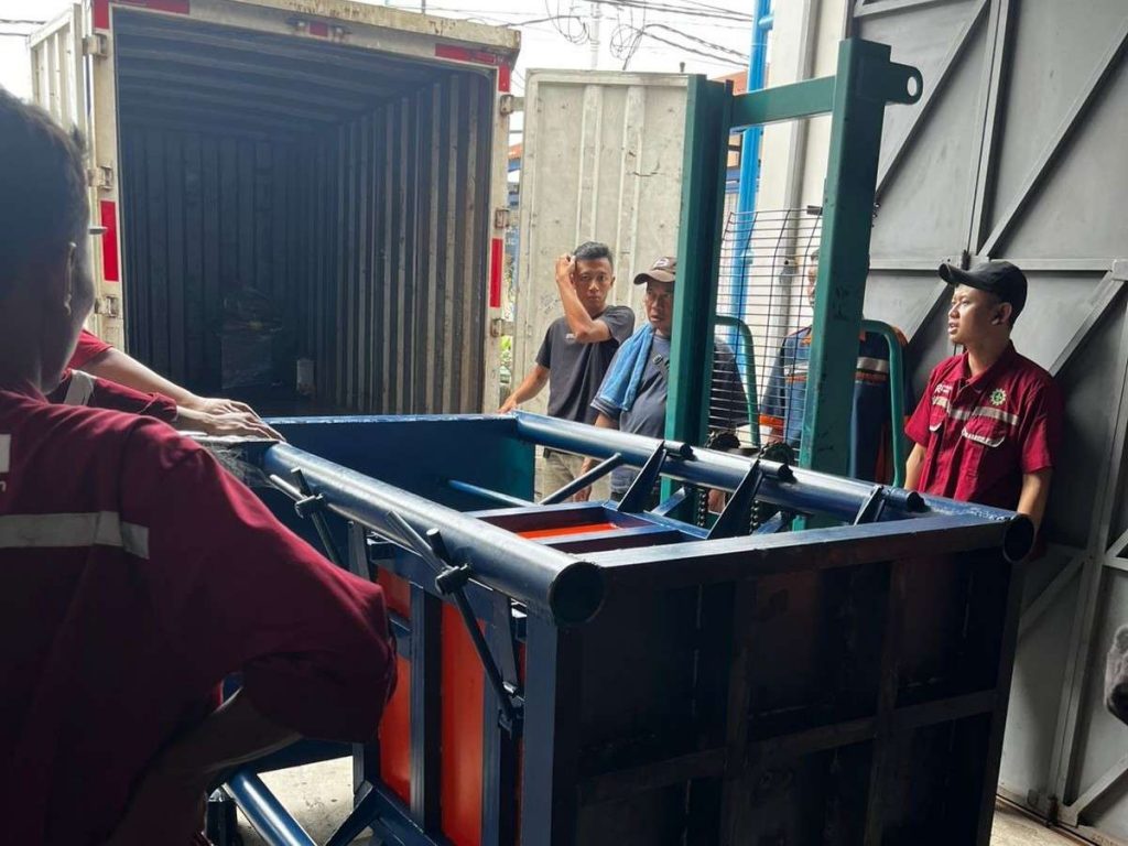 Pengiriman Mesin Press Hidrolik ke DLH Palangkaraya