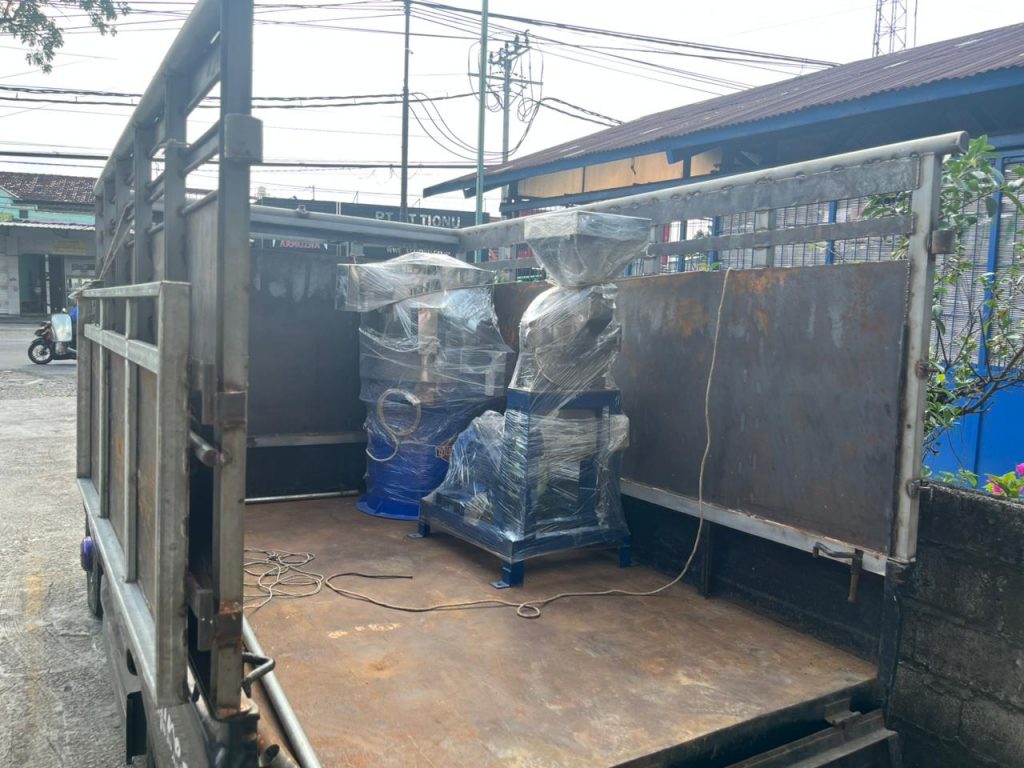 Pengiriman Mesin Pengolahan Sagu ke Sorong