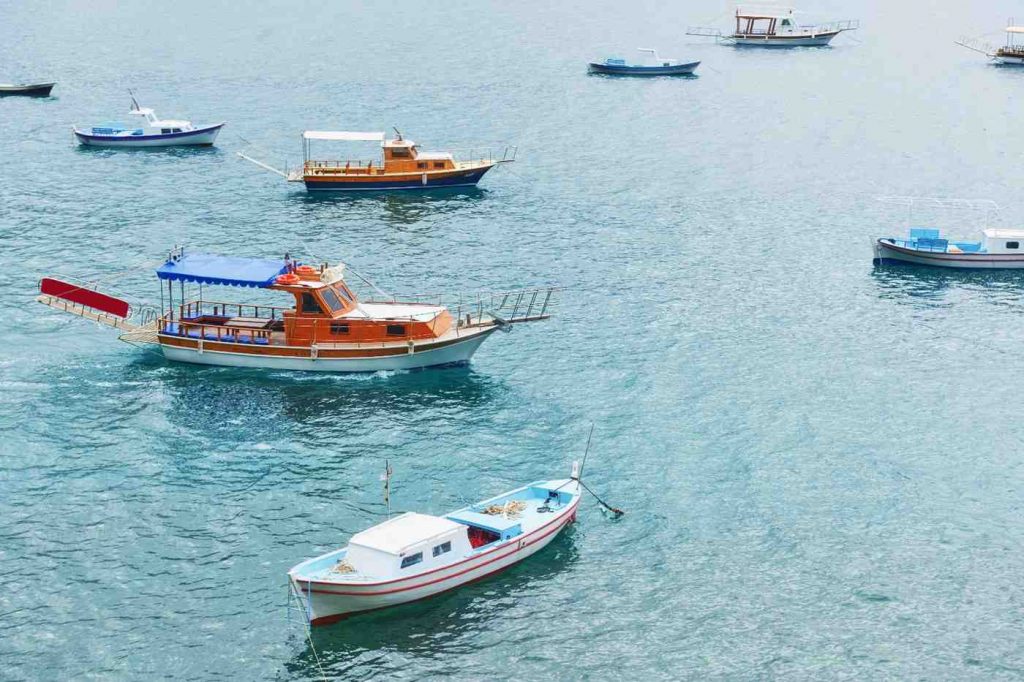 perbedaan kapal dan perahu