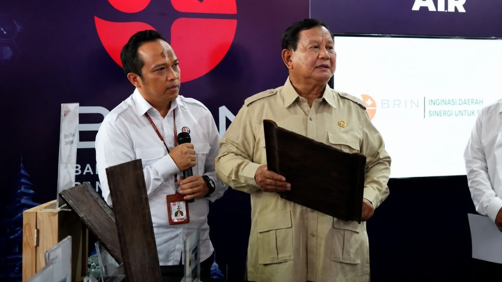 Genteng Sabut Kelapa Dipegang Presiden Ri - Cara Membuat Genteng Sabut Kelapa