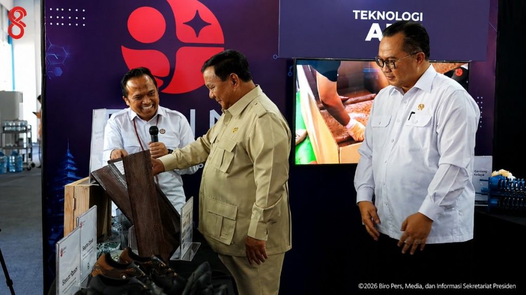 Genteng Sabut Kelapa Anti Pecah Buatan BRIN Bikin Prabowo Kepincut - Source Youtube Sekretariat Presiden