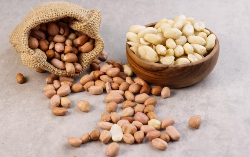 melepas kulit ari kacang
