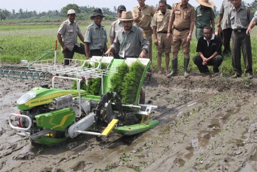 Menghitung Kebutuhan Mesin Tanam Padi